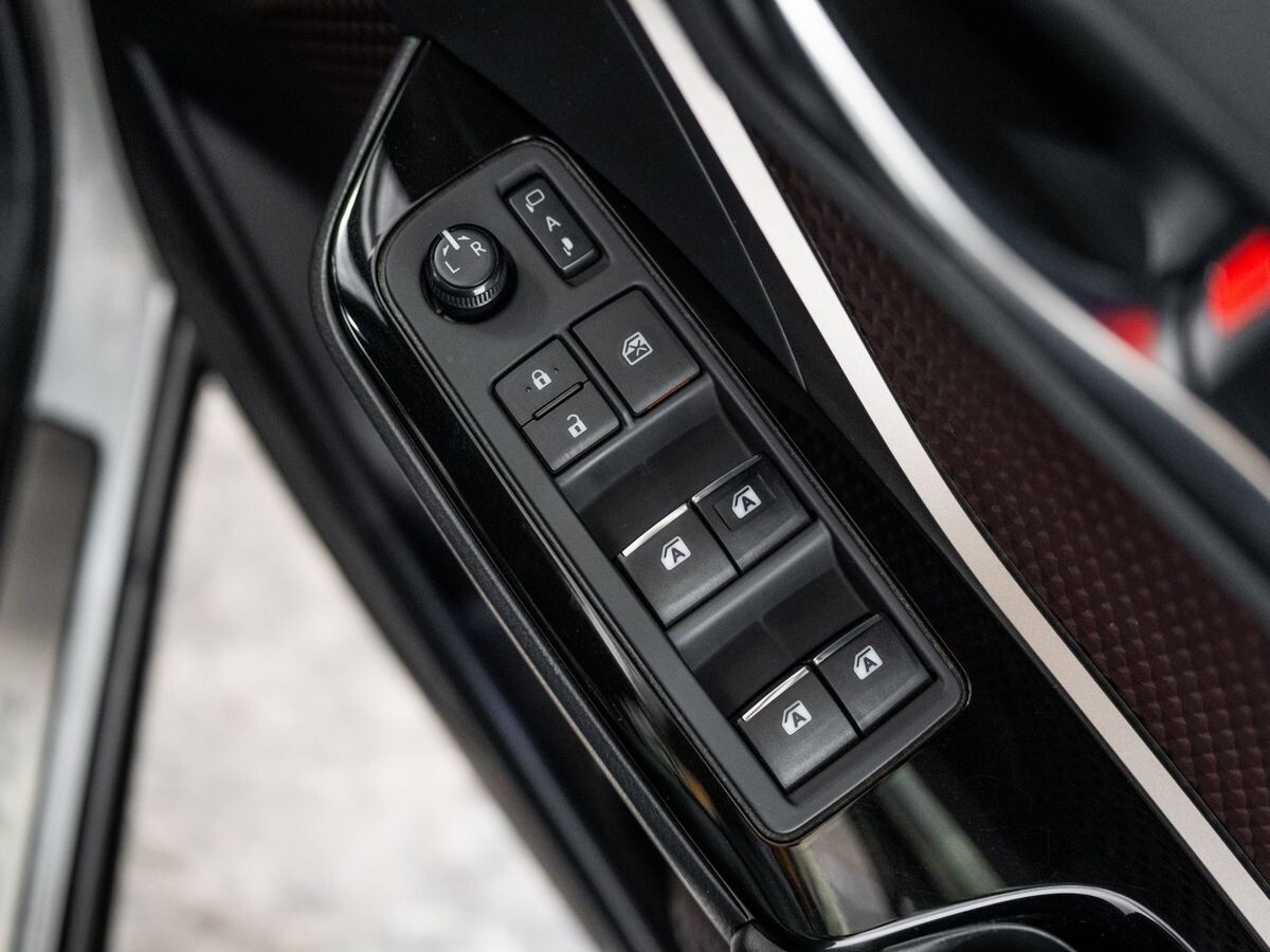 Toyota C-HR 2018 - фото автомобиля