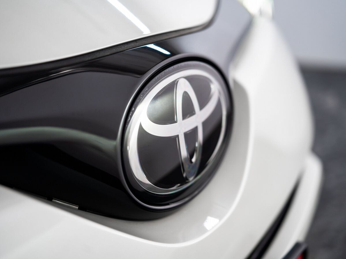 Toyota C-HR 2018 - фото автомобиля