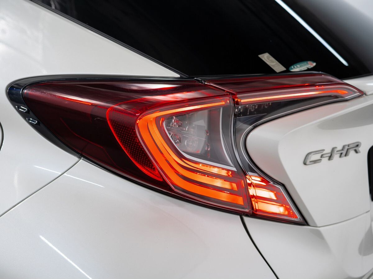 Toyota C-HR 2018 - фото автомобиля