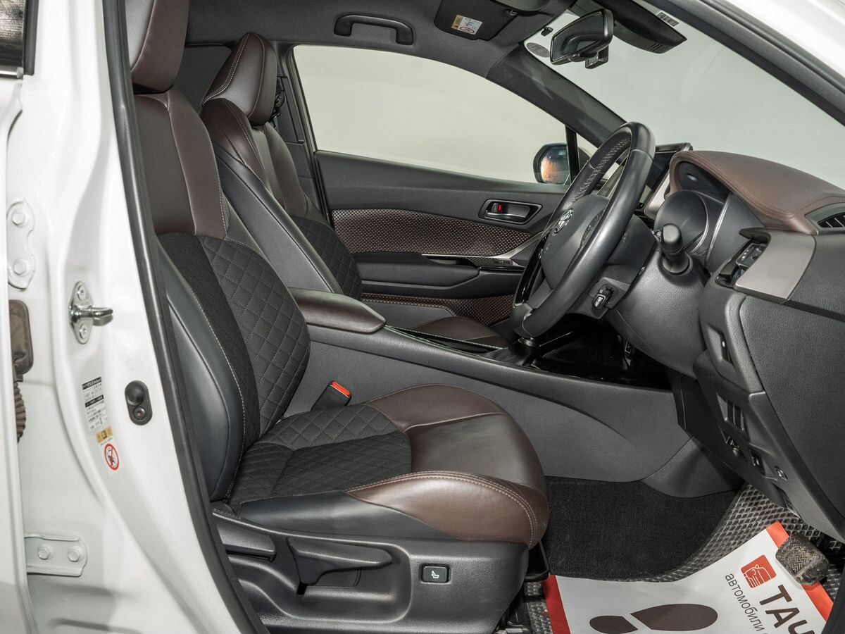 Toyota C-HR 2018 - фото автомобиля
