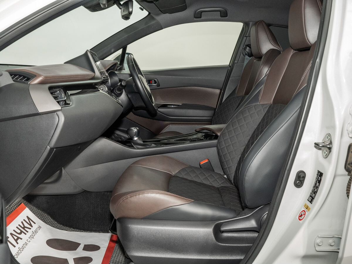 Toyota C-HR 2018 - фото автомобиля