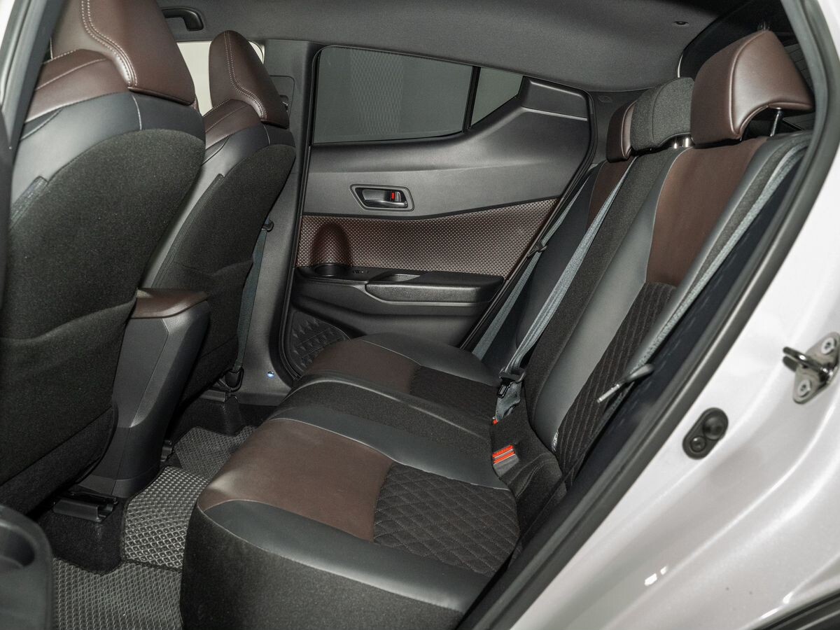 Toyota C-HR 2018 - фото автомобиля