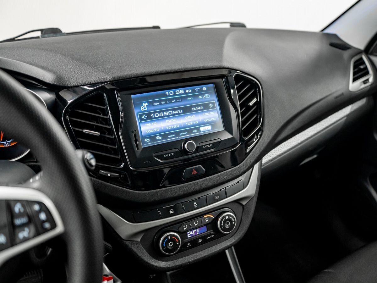 Лада Веста 2018 - фото автомобиля