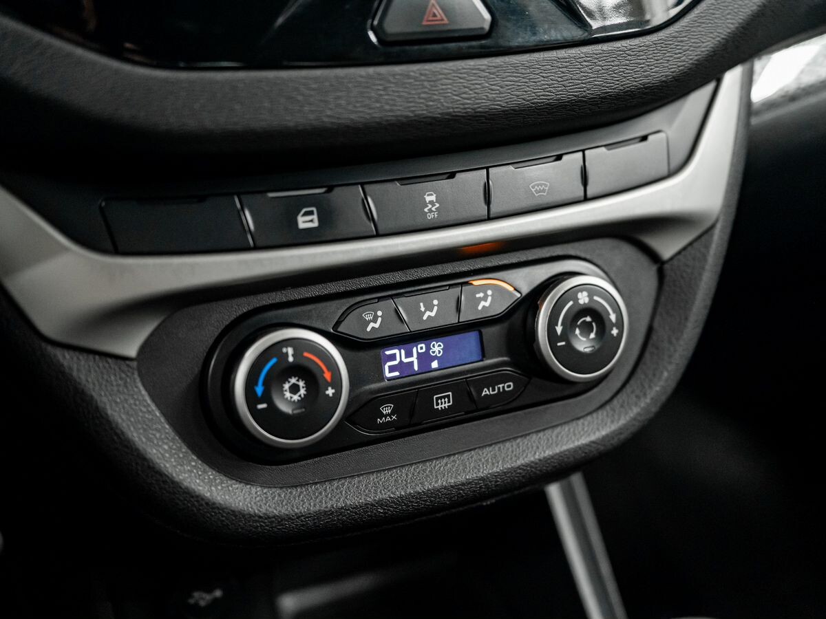 Лада Веста 2018 - фото автомобиля