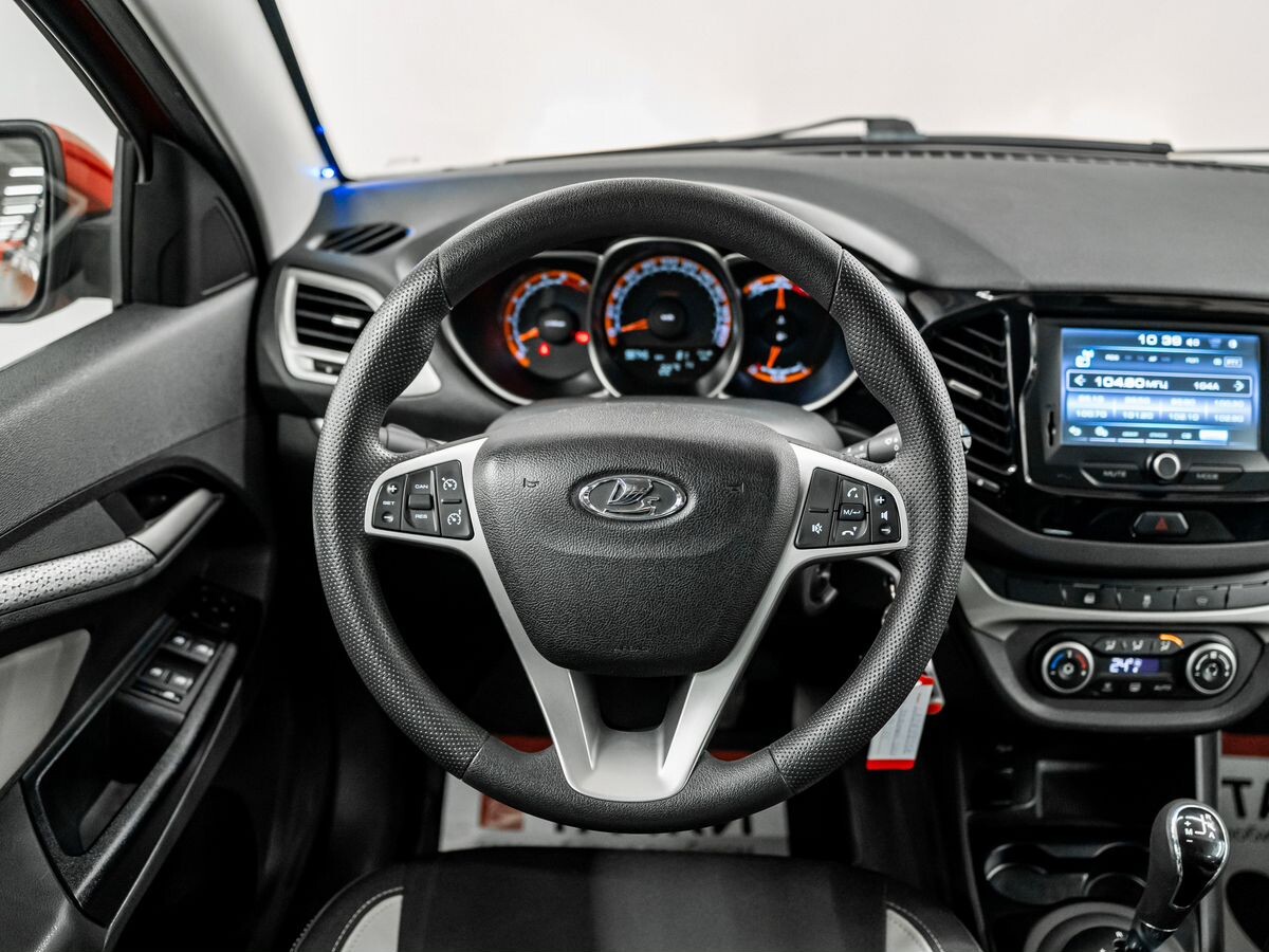 Лада Веста 2018 - фото автомобиля