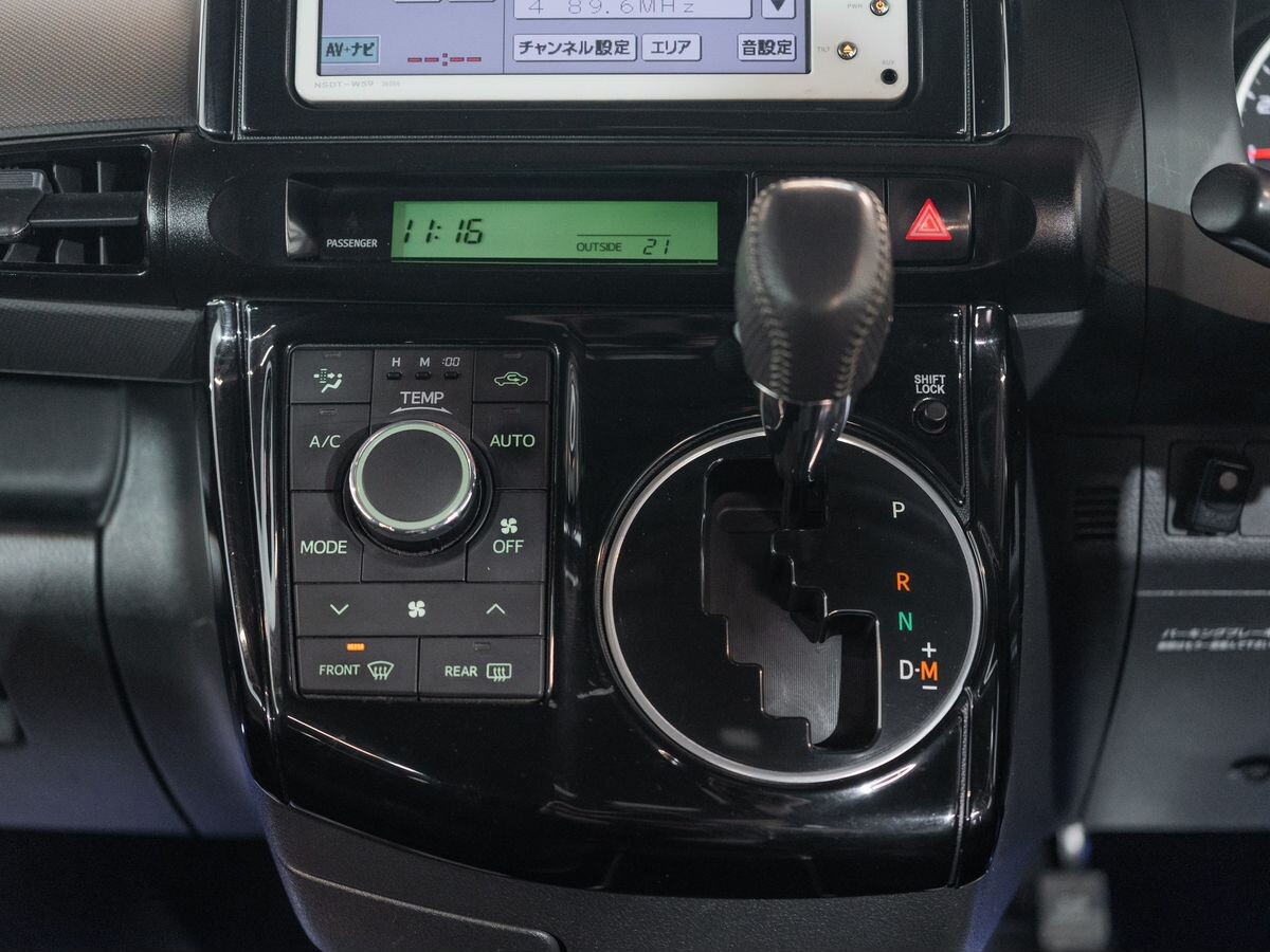 Toyota Wish 2009 - фото автомобиля