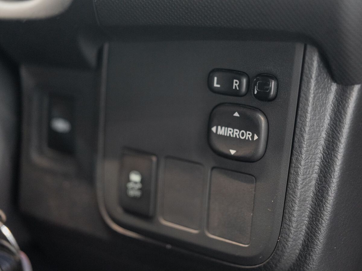 Toyota Wish 2009 - фото автомобиля