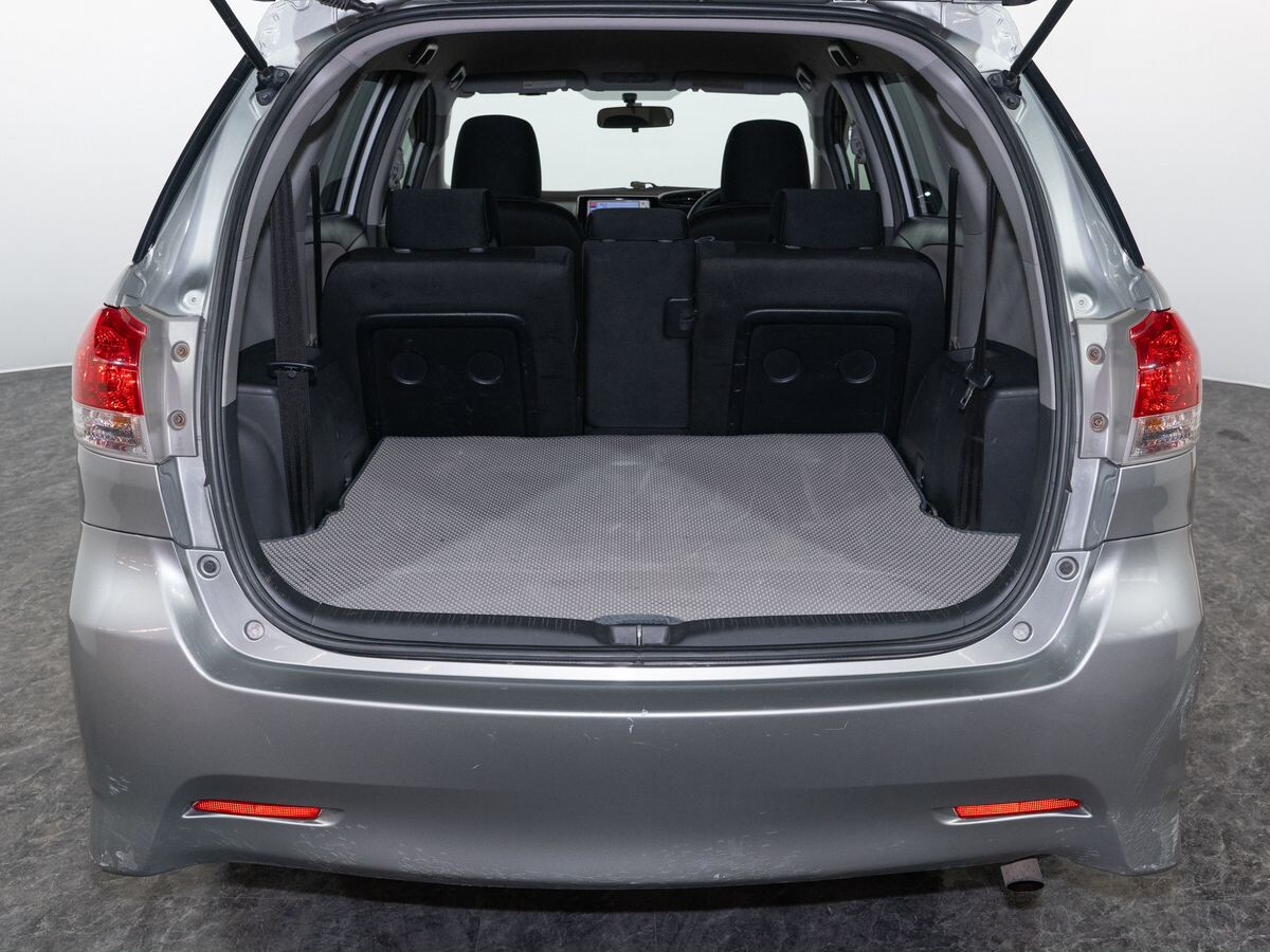 Toyota Wish 2009 - фото автомобиля