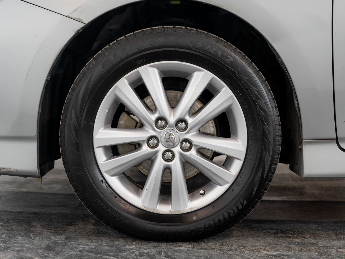 Toyota Wish 2009 - фото автомобиля