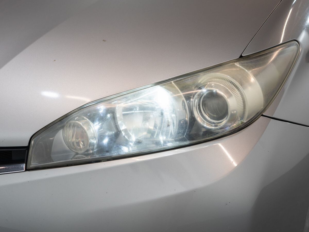 Toyota Wish 2009 - фото автомобиля