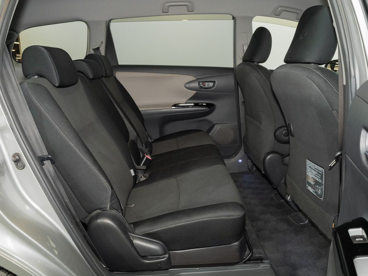 Toyota Wish 2009 - фото автомобиля