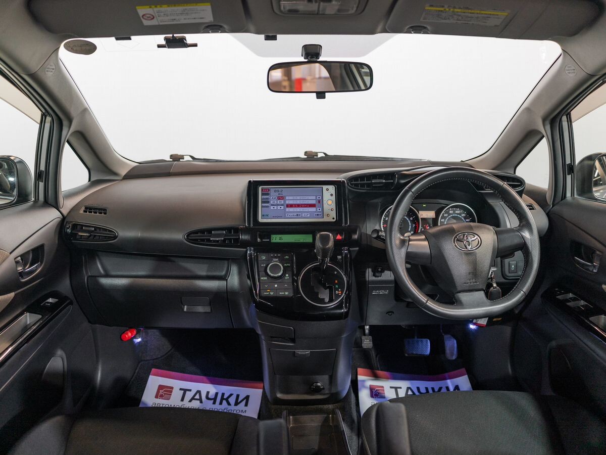 Toyota Wish 2009 - фото автомобиля