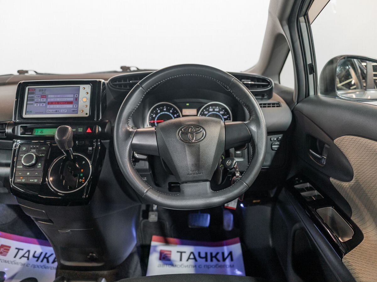 Toyota Wish 2009 - фото автомобиля
