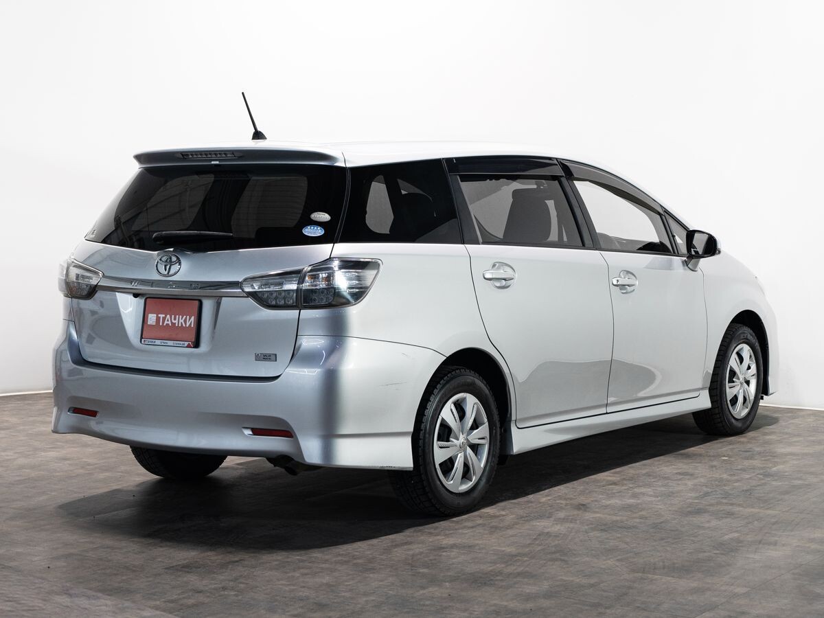Toyota Wish 2012 - фото автомобиля