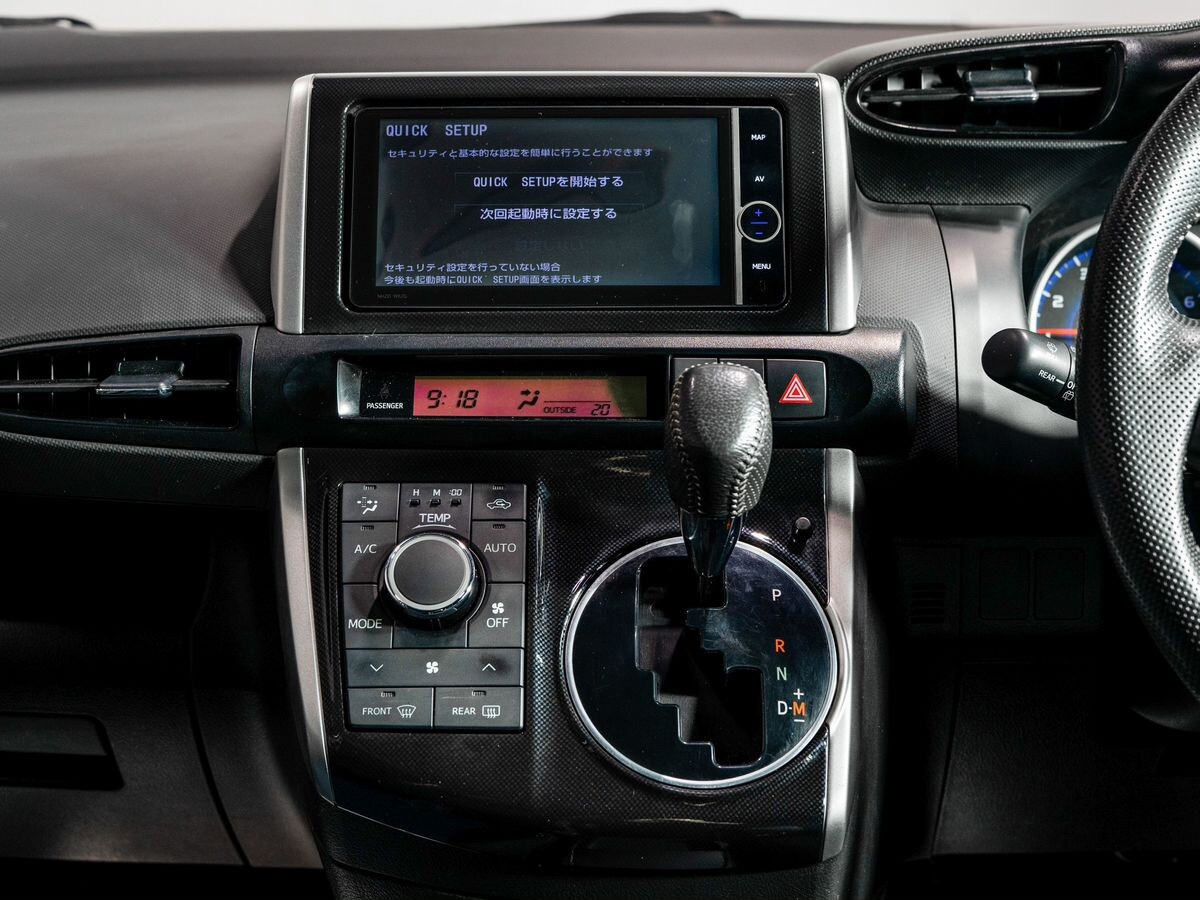 Toyota Wish 2012 - фото автомобиля