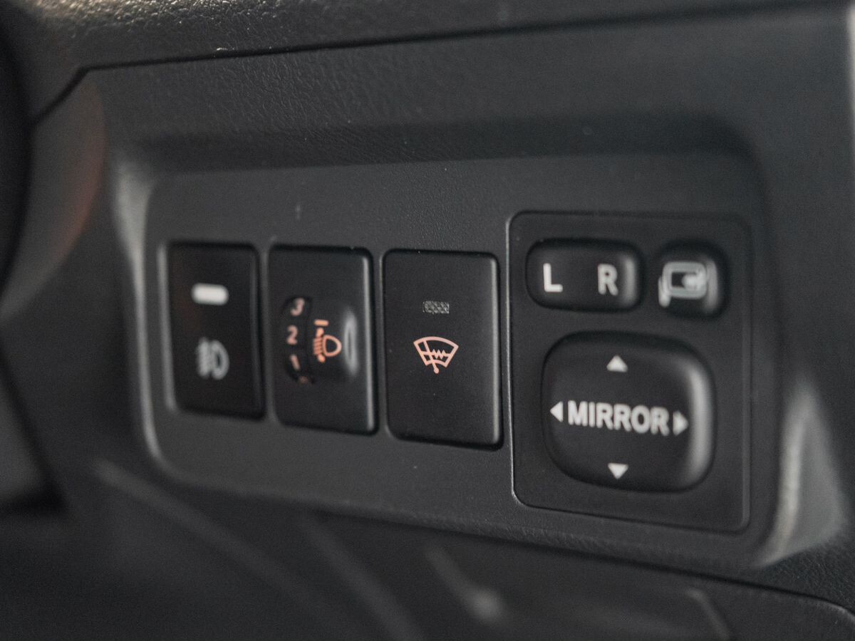 Toyota Corolla Fielder 2012 - фото автомобиля