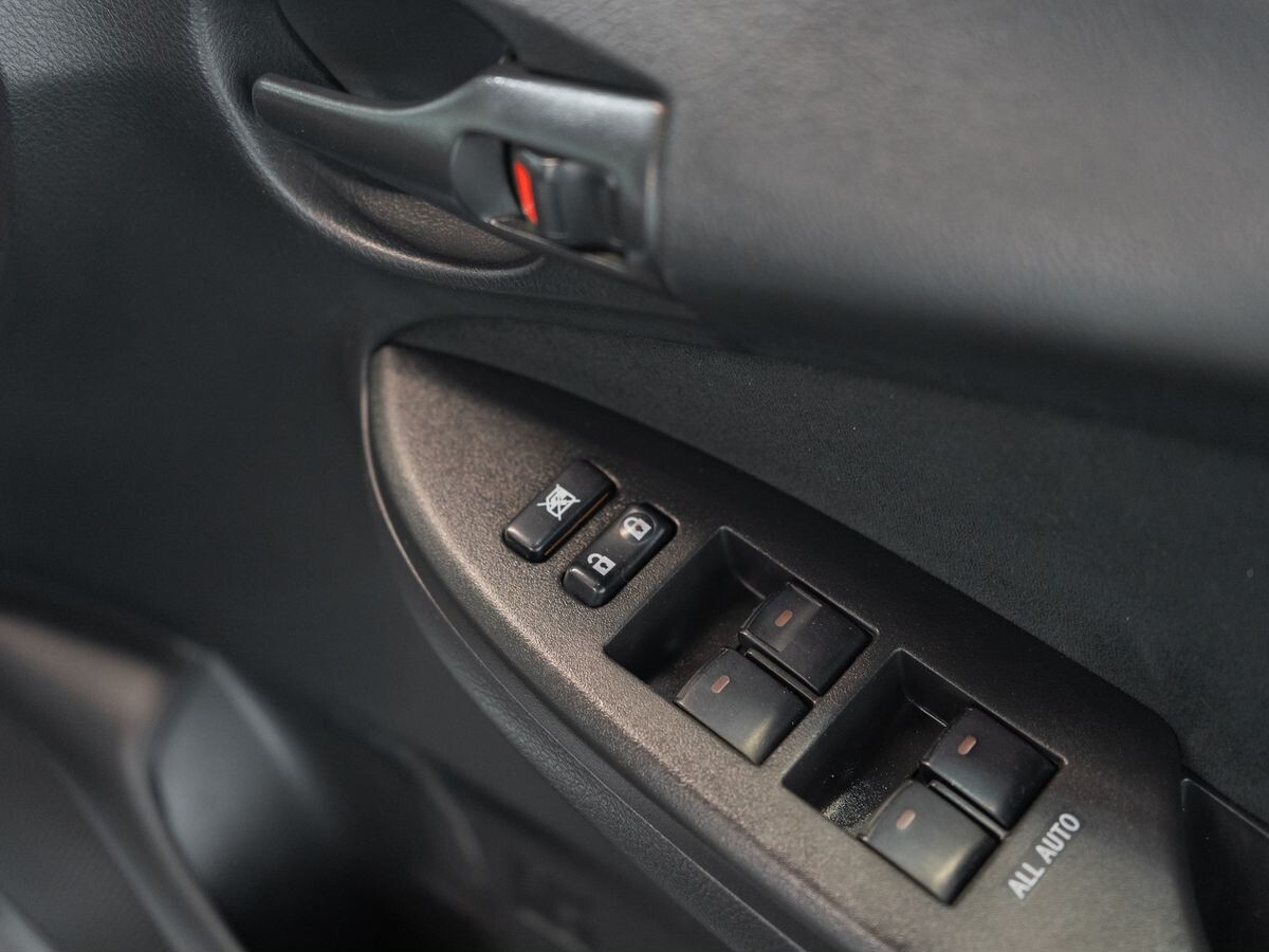 Toyota Corolla Fielder 2012 - фото автомобиля