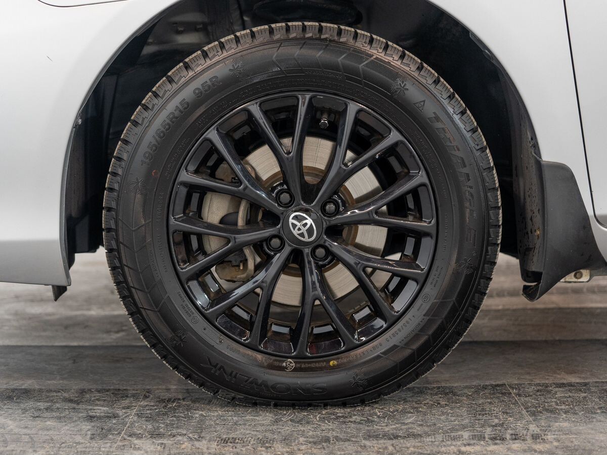 Toyota Corolla Fielder 2012 - фото автомобиля