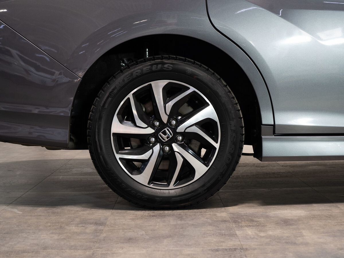 Honda Stepwgn 2018 - фото автомобиля