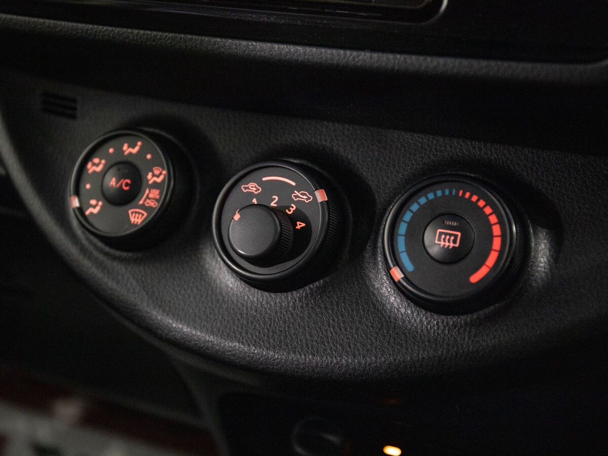 Toyota Vitz 2019 - фото автомобиля