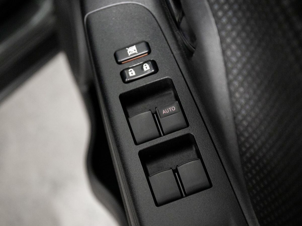 Toyota Vitz 2019 - фото автомобиля