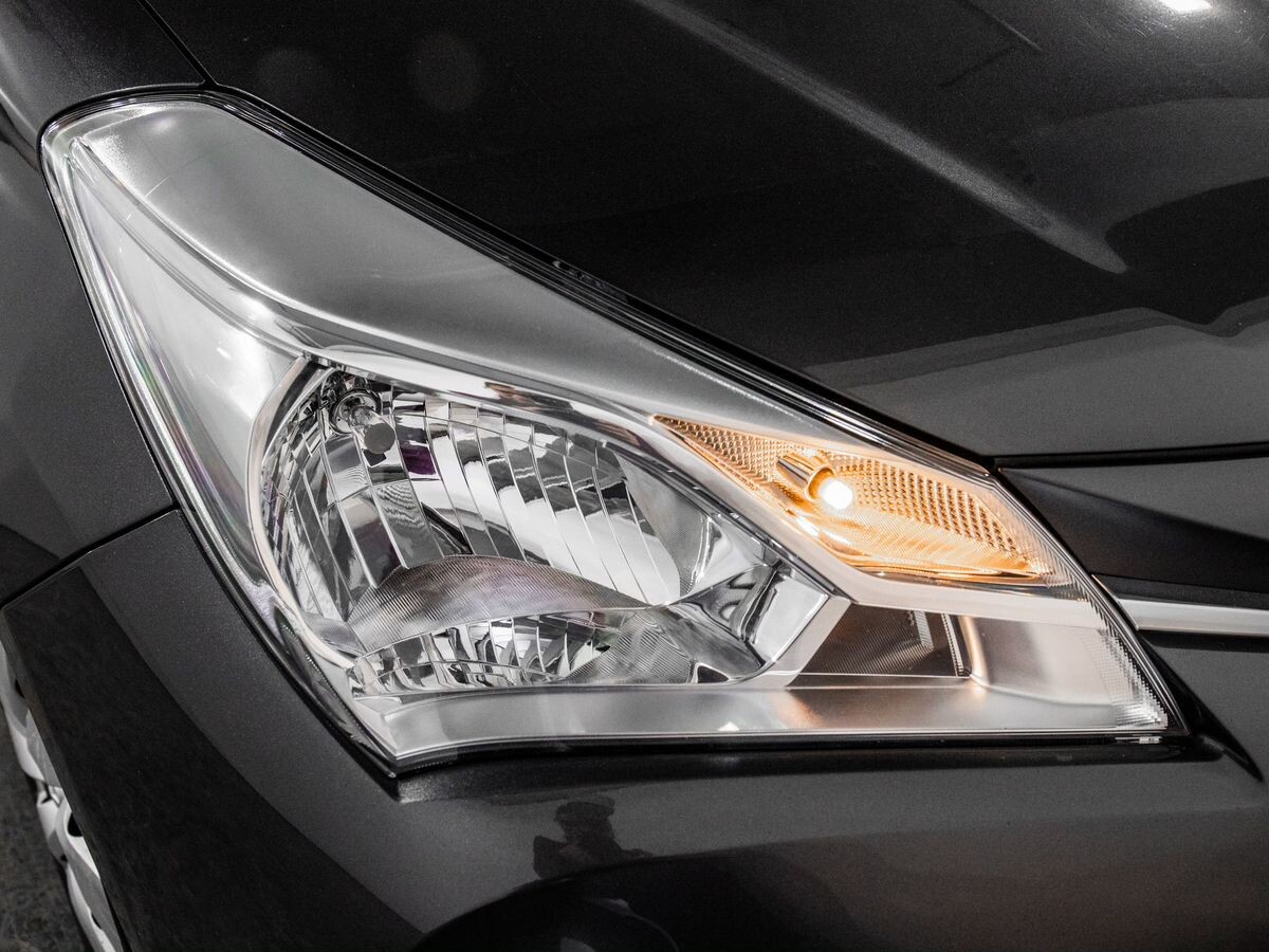 Toyota Vitz 2019 - фото автомобиля