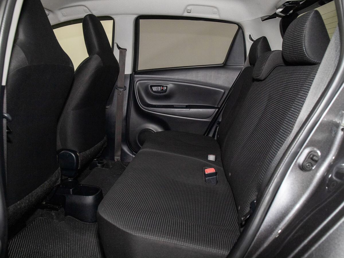 Toyota Vitz 2019 - фото автомобиля