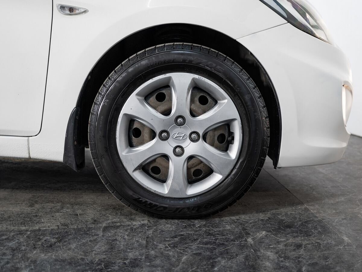 Hyundai Solaris 2012 - фото автомобиля