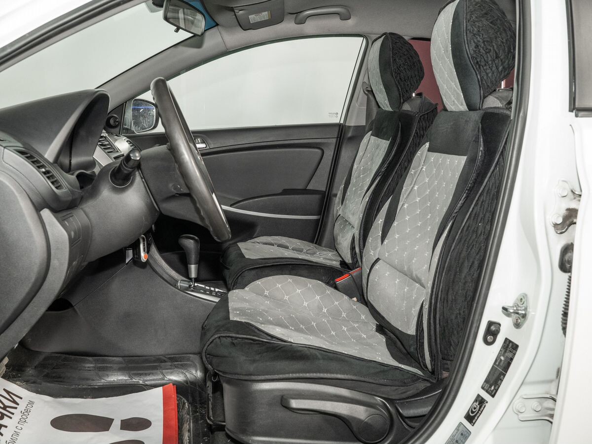 Hyundai Solaris 2012 - фото автомобиля