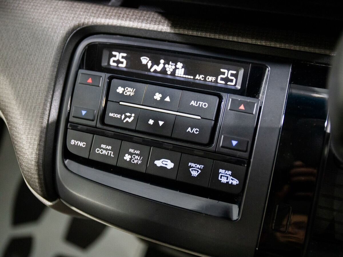 Honda Stepwgn 2016 - фото автомобиля