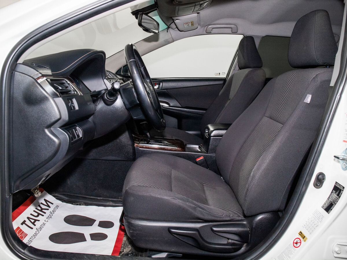 Toyota Camry 2014 - фото автомобиля