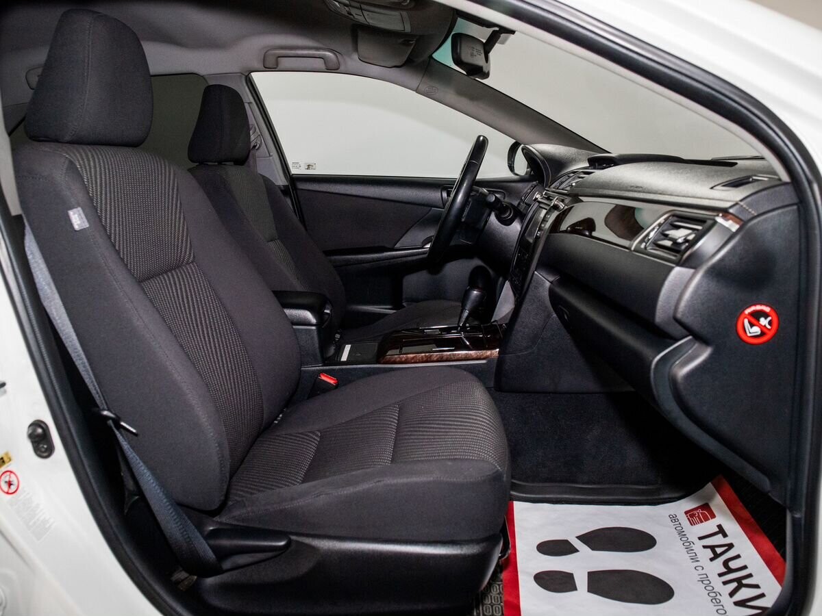 Toyota Camry 2014 - фото автомобиля