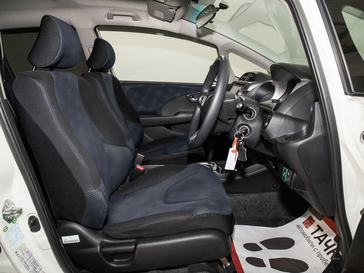 Honda Fit 2012 - фото автомобиля