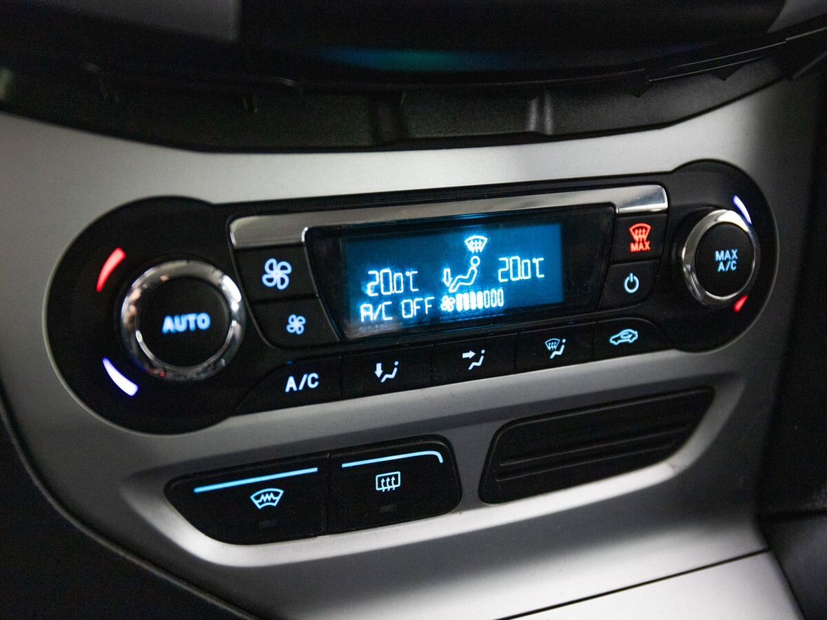 Ford Focus 2012 - фото автомобиля