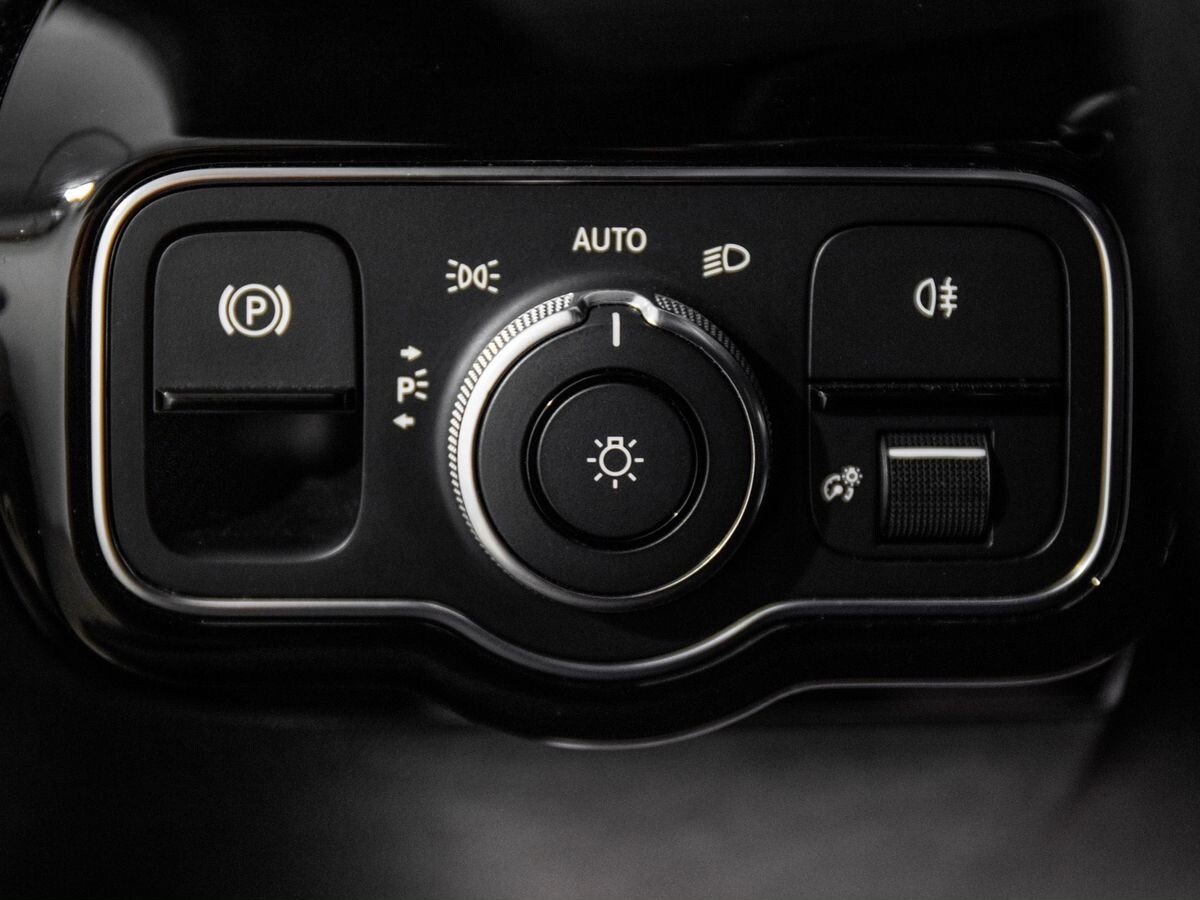 Mercedes-Benz A-Class 2021 - фото автомобиля