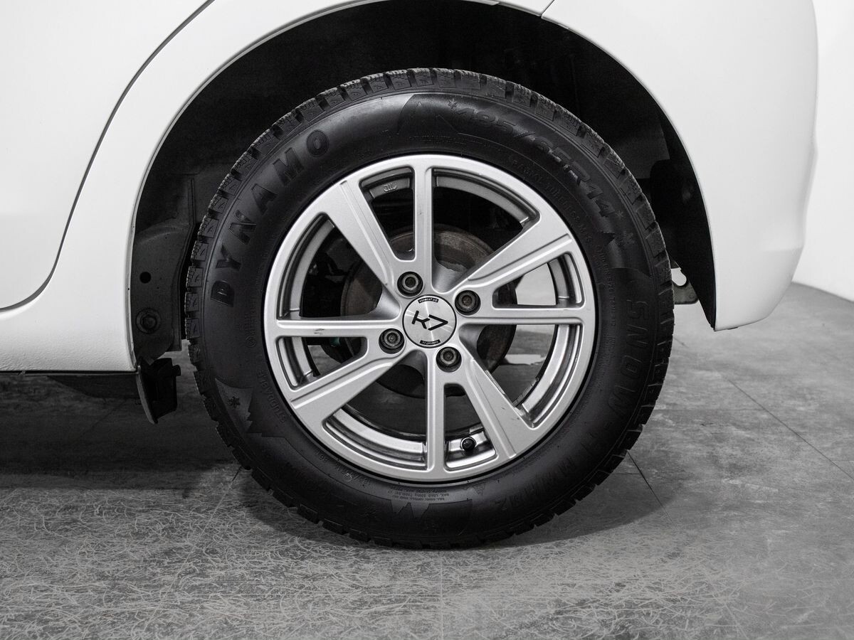 Toyota Vitz 2011 - фото автомобиля