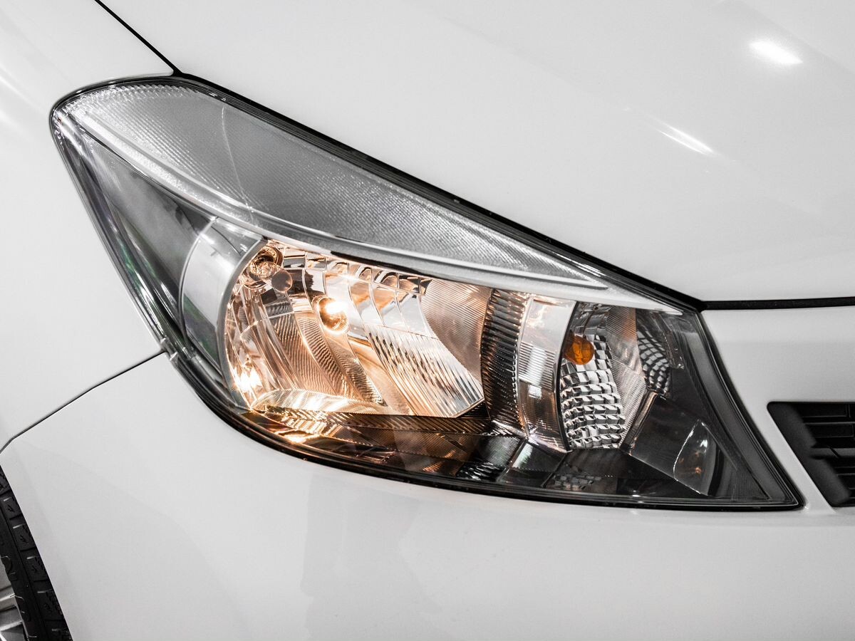 Toyota Vitz 2011 - фото автомобиля