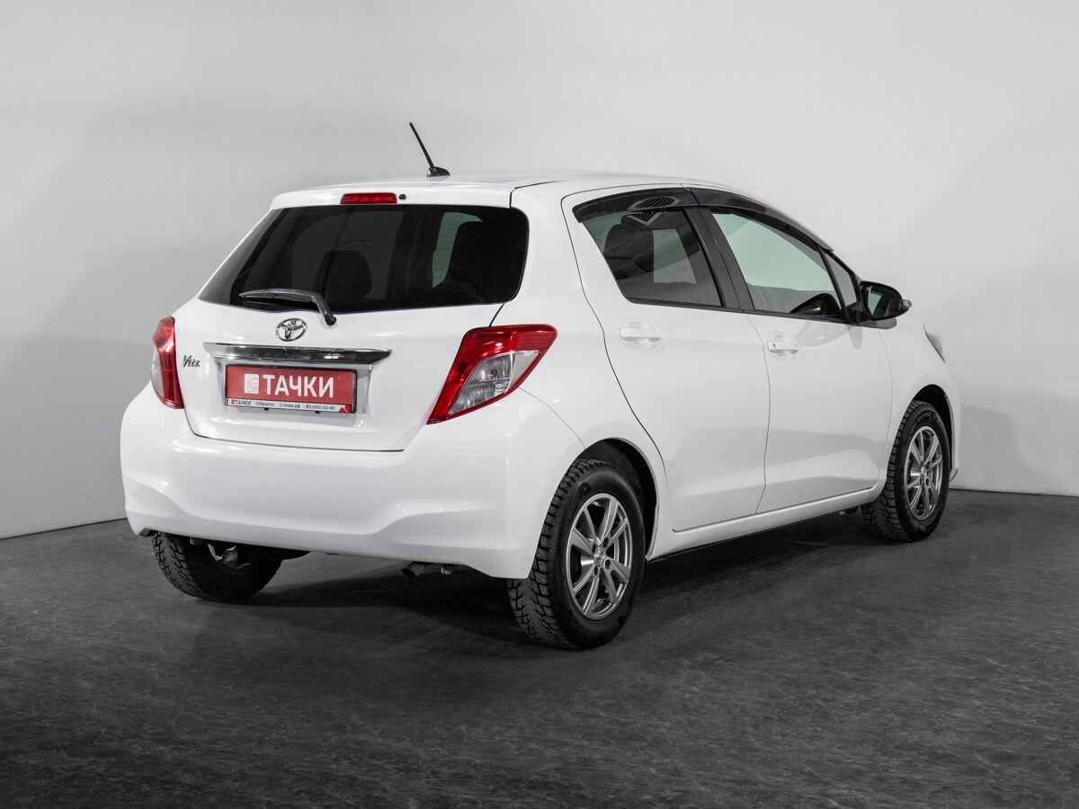 Toyota Vitz 2011 - фото автомобиля