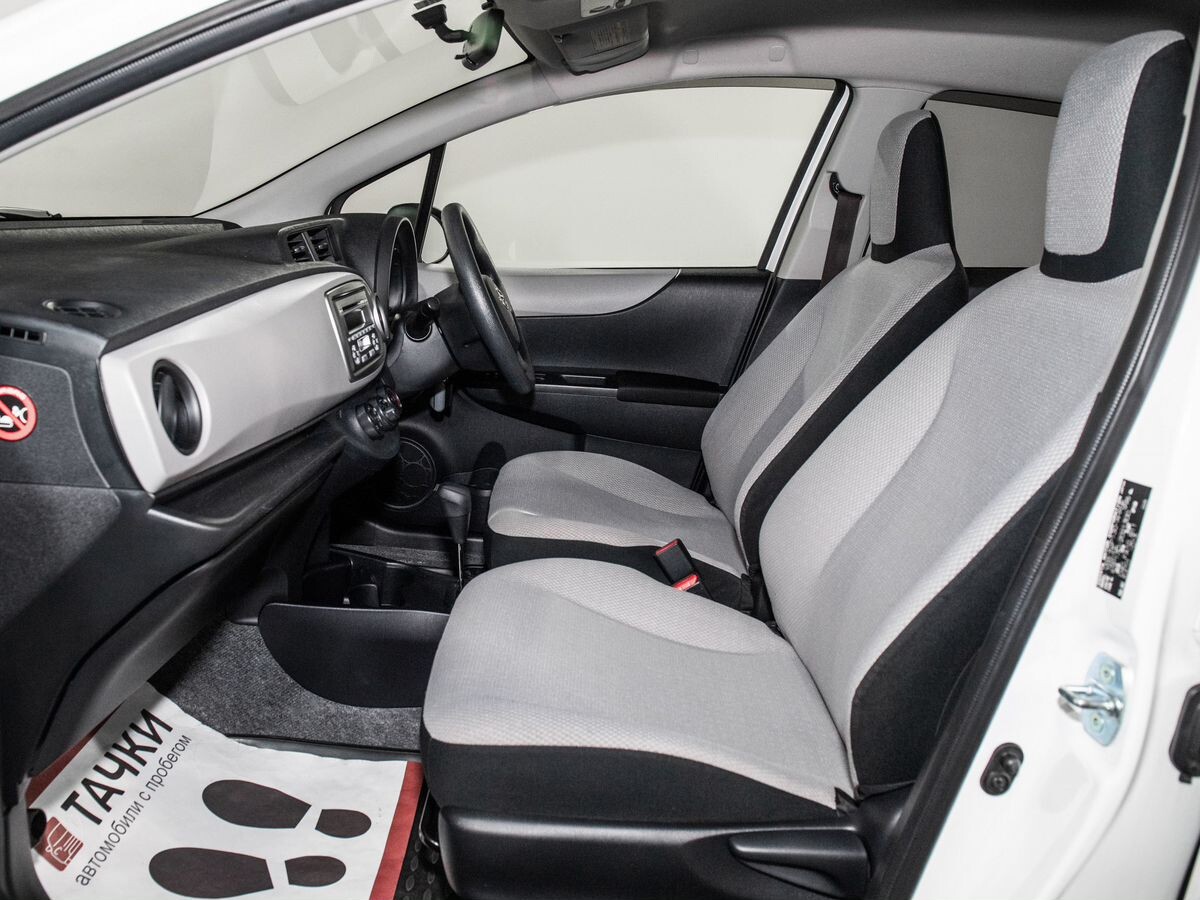 Toyota Vitz 2011 - фото автомобиля