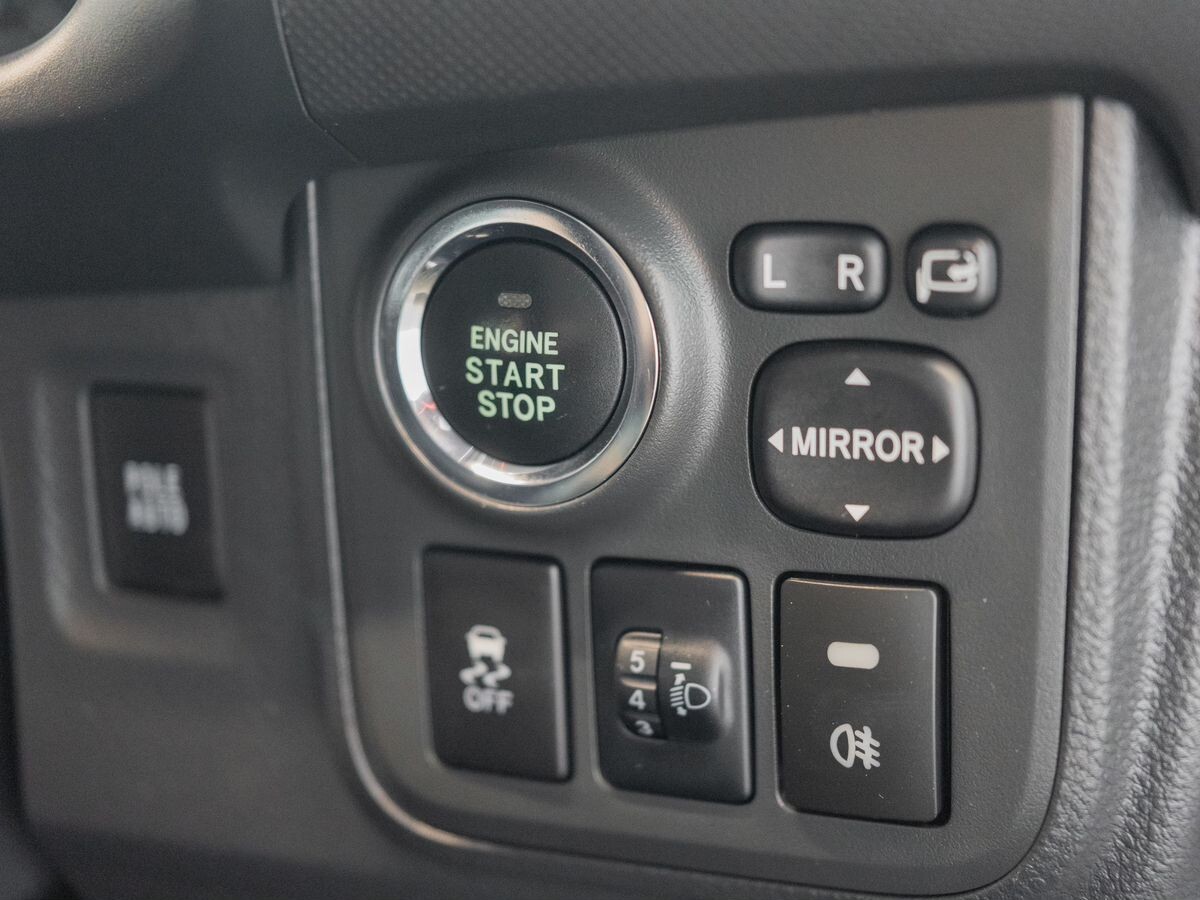 Toyota Wish 2010 - фото автомобиля