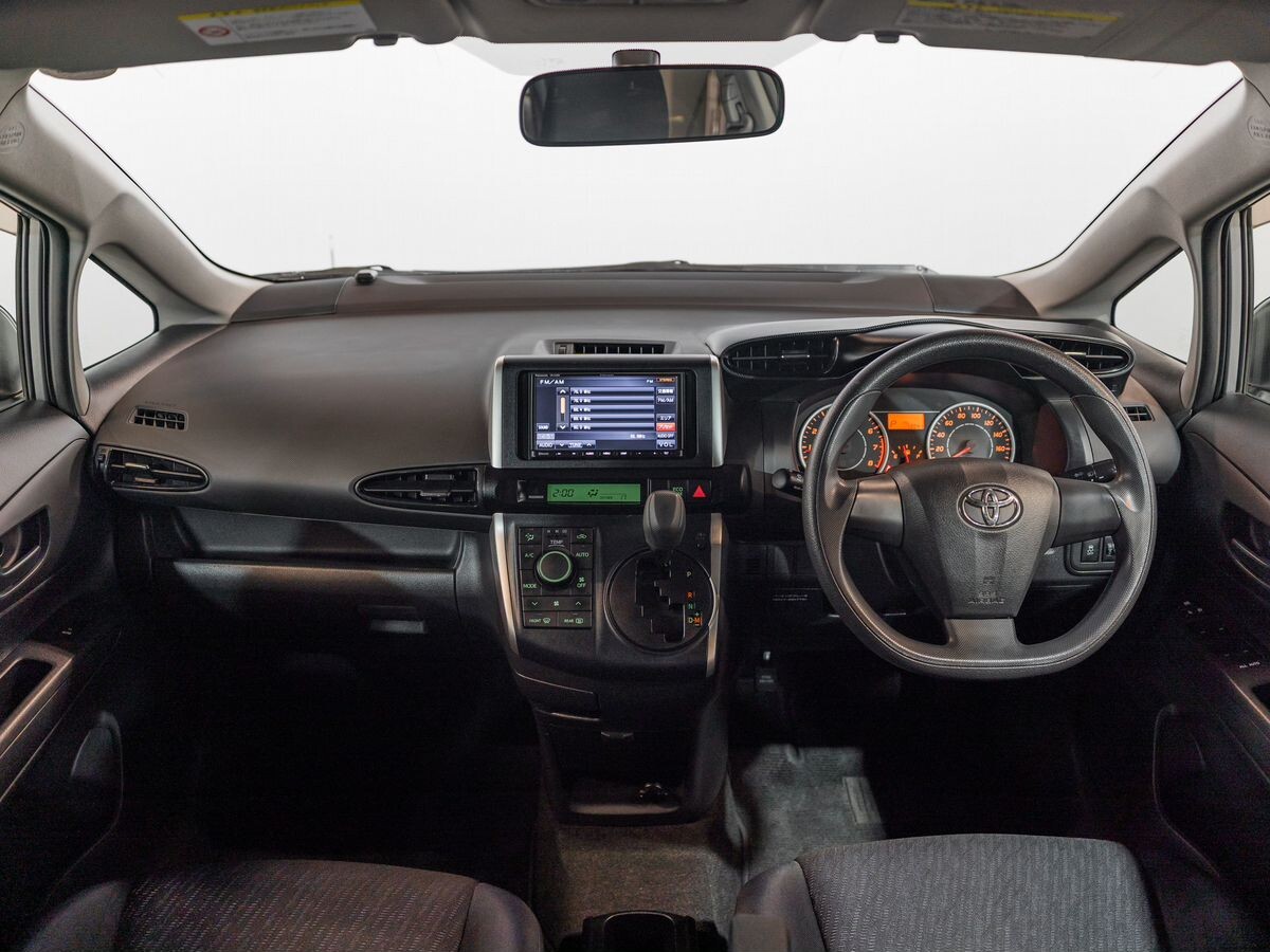 Toyota Wish 2010 - фото автомобиля