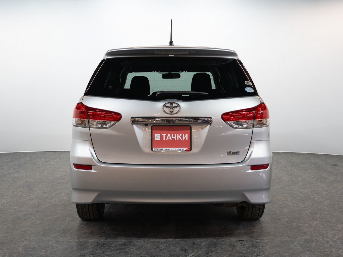 Toyota Wish 2010 - фото автомобиля