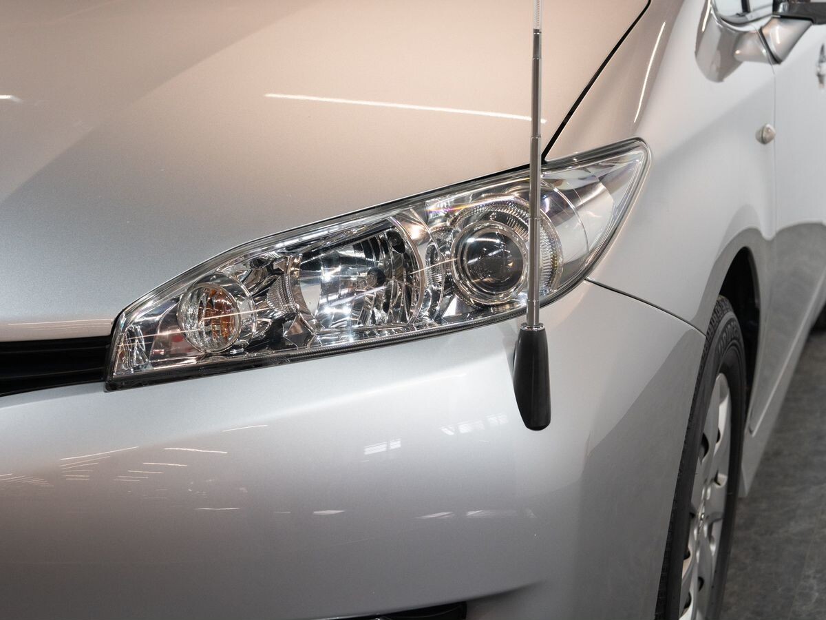 Toyota Wish 2010 - фото автомобиля