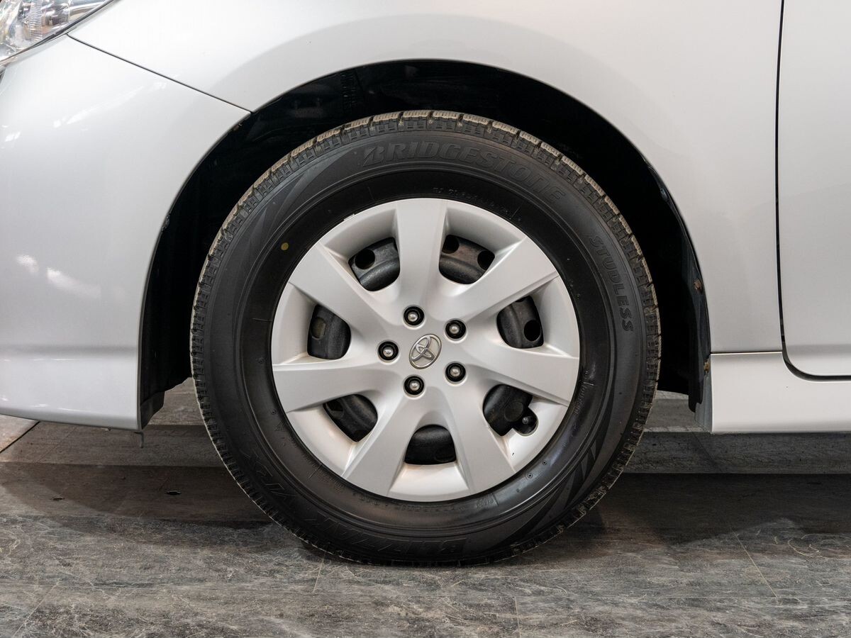 Toyota Wish 2010 - фото автомобиля