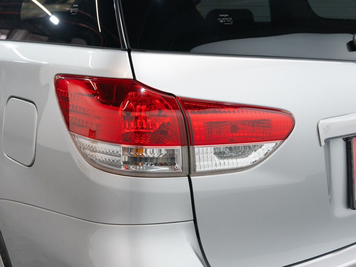 Toyota Wish 2010 - фото автомобиля