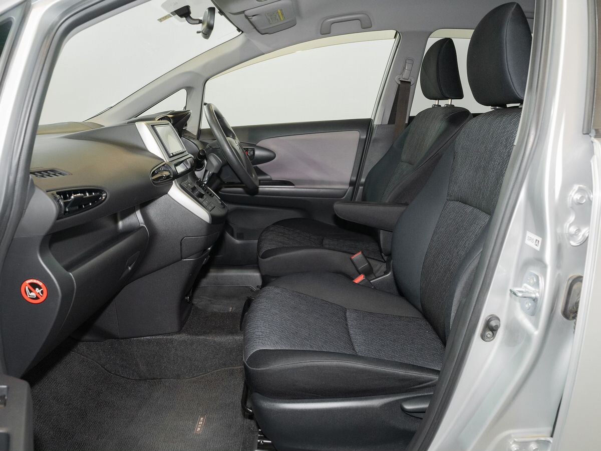 Toyota Wish 2010 - фото автомобиля