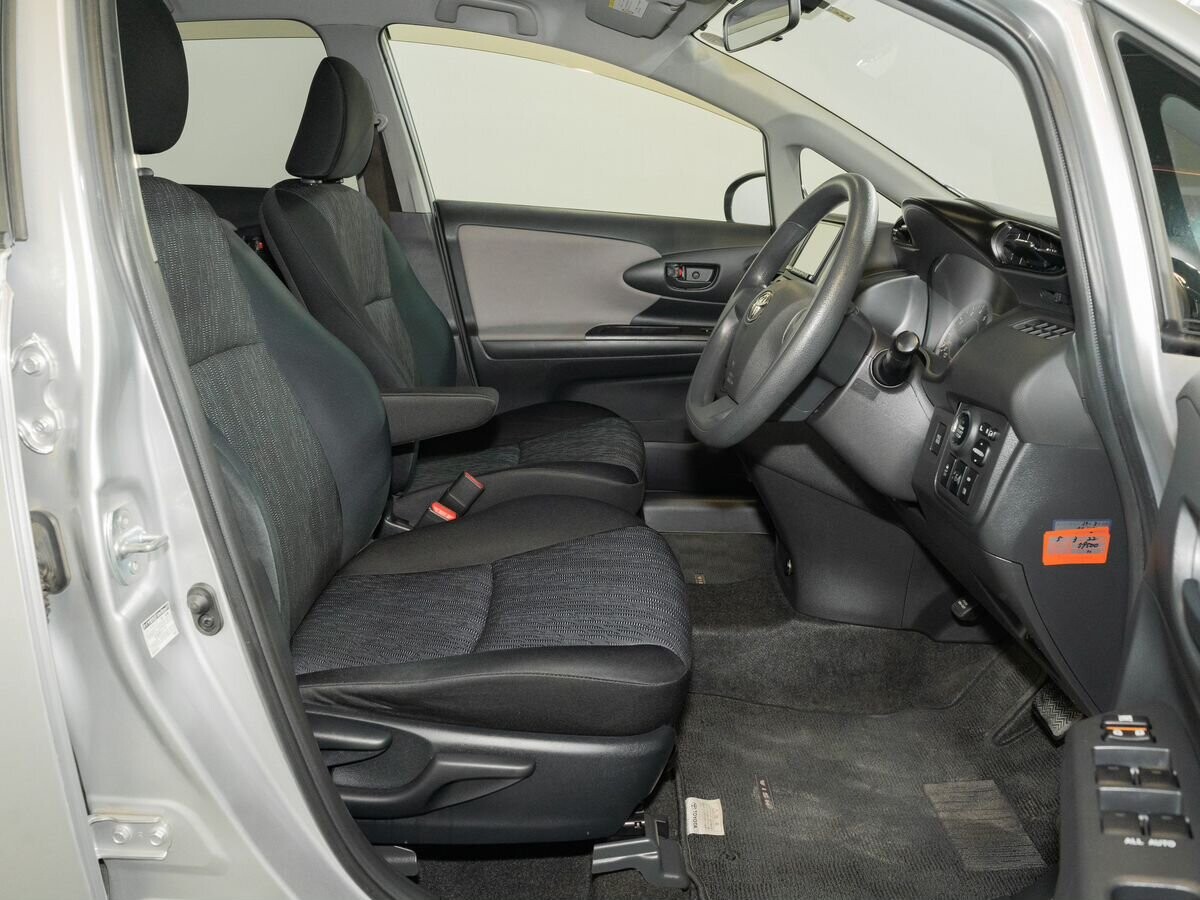 Toyota Wish 2010 - фото автомобиля