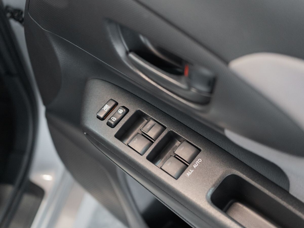 Toyota Wish 2010 - фото автомобиля