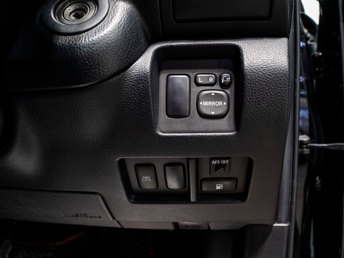 Toyota Harrier 2011 - фото автомобиля