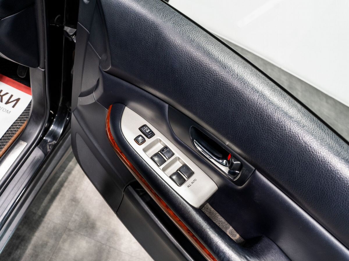 Toyota Harrier 2011 - фото автомобиля